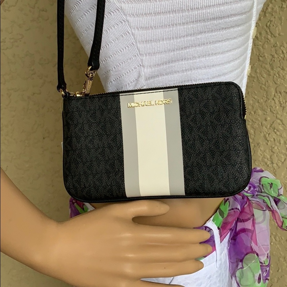 Michael Kors Jet Set Travel Lg Top Zip Wristlet - Picture 7 of 16